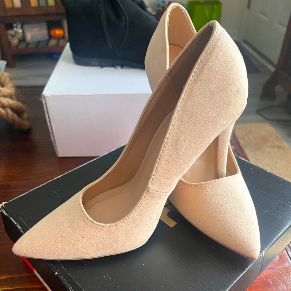 Lightly used, Nude Suede heels, size 7